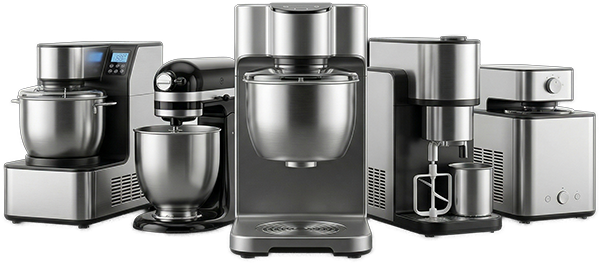 Moderne Eismaschine mit Kompressor bei der Herstellung von frischem, cremigem Speiseeis